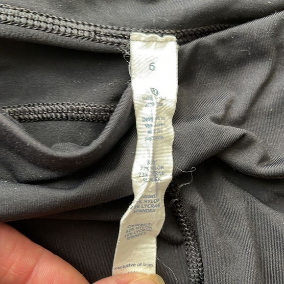 VEUC Lululemon black shorts size 6 - Picture 6 of 6